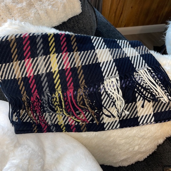 ISAAC MIZRAHI LIVE! Luxe Italian Scarf with Fringe Hem In Navy - Picture 5 of 8